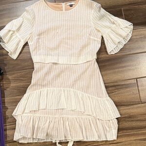 Halston S Cream Ruffle Knee Length Short Sleeve Dress